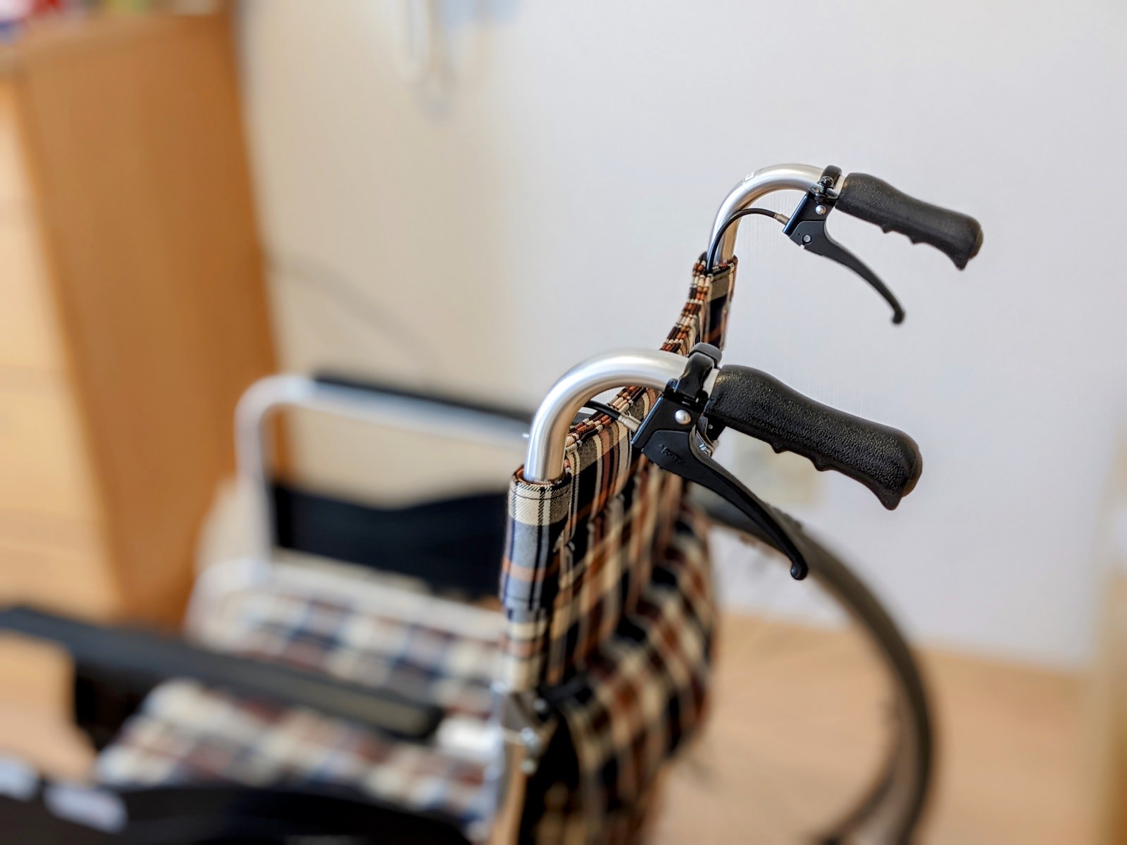 車椅子とは？介護保険やレンタルについて。在宅介護なら電動リクライニングチェアもおすすめ